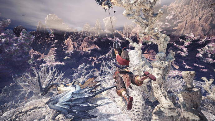 El jugador se balancea desde un árbol en Monster Hunter: World